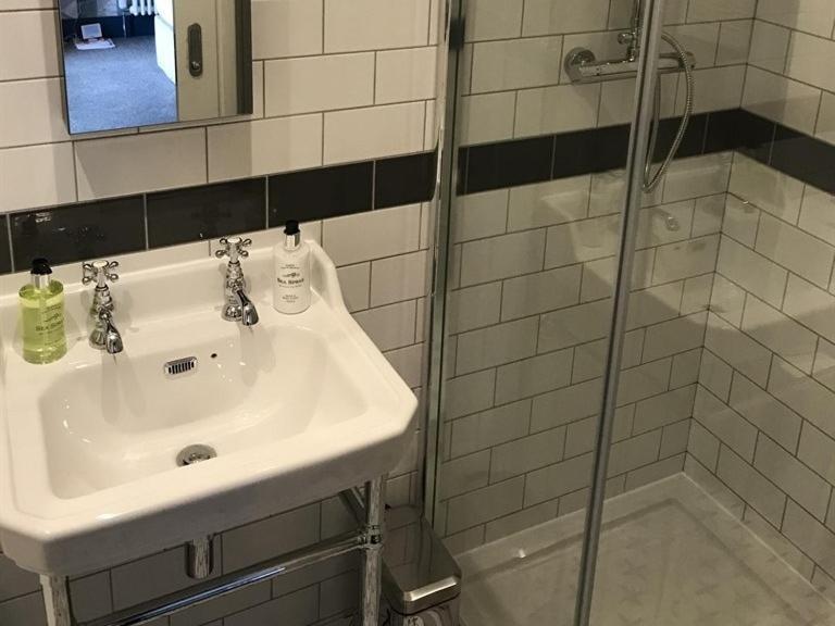 No.16 Ξενοδοχείο Seaham Δωμάτιο φωτογραφία A shower cubicle