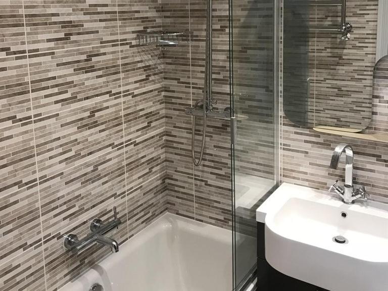 No.16 Ξενοδοχείο Seaham Δωμάτιο φωτογραφία Bathroom with shower enclosure